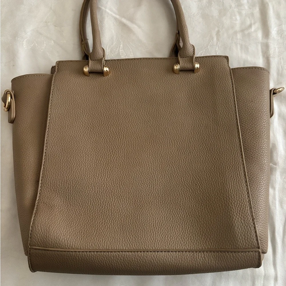 Elegant Tan Handbag